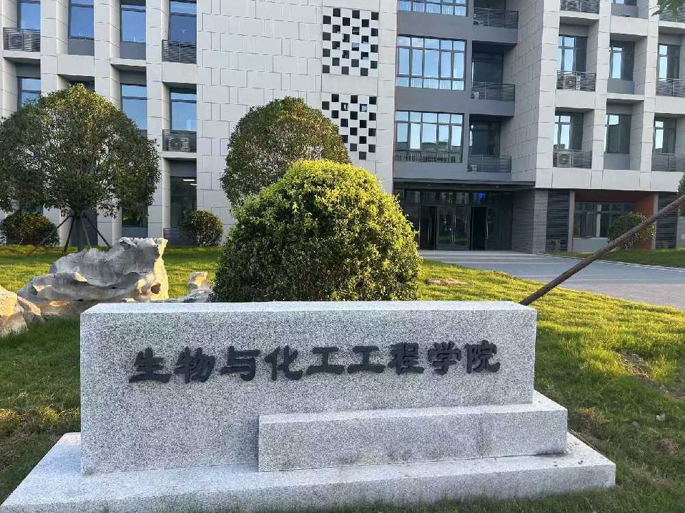 丹凤县扬州职业大学体育场高杆灯项目
